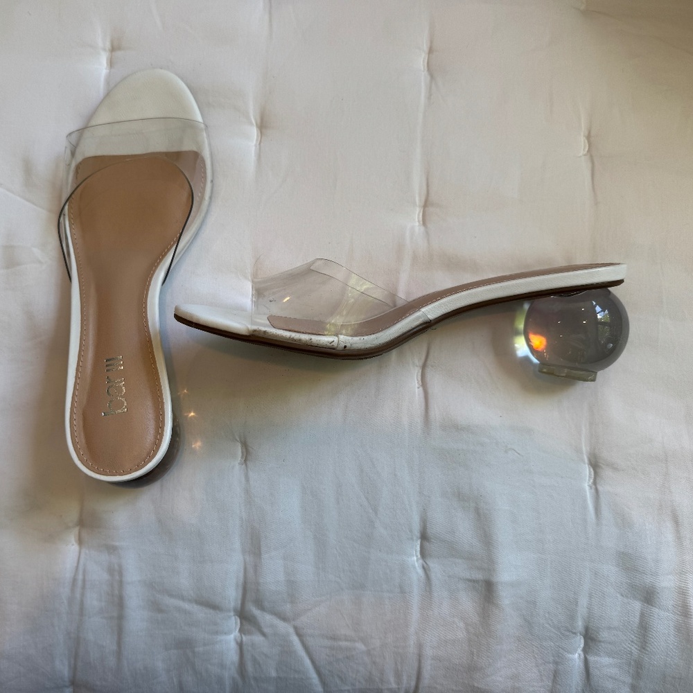 bar III White Sandal with Clear Front and Clear Ball Heal. Size 7.